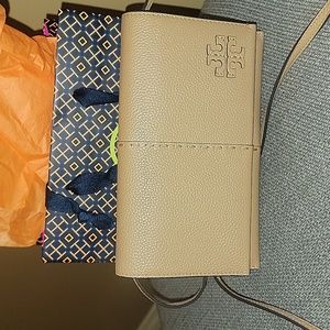 TORY BURCH MCGRAW WALLET CROSSBODY TIRAMISU BARELY USED